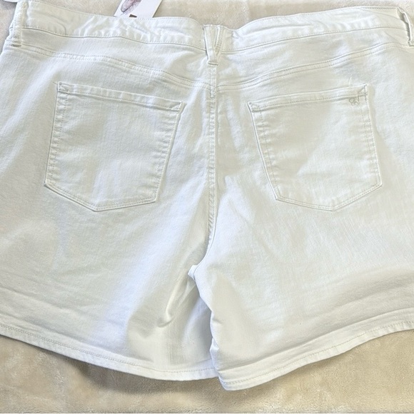 Jessica Simpson Short - Picture 2 of 3